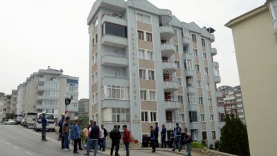 Bursa’da tahliye kararını uygulamaya giden ekiplere karşı geldiler