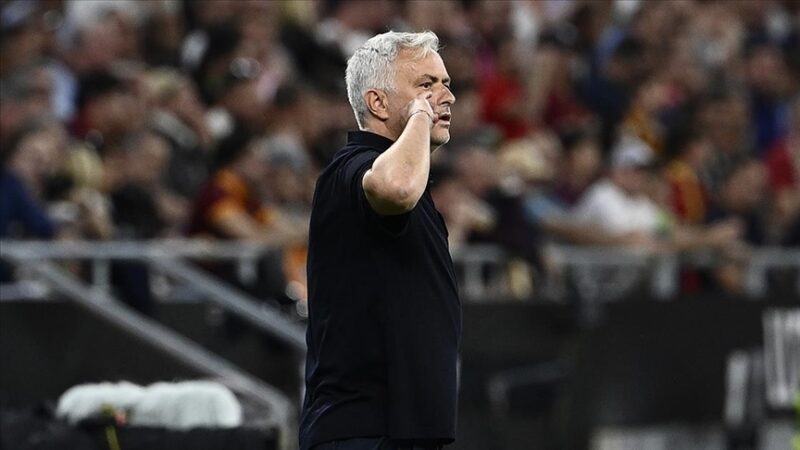 Fenerbahçe yönetimi, Jose Mourinho ile 2+1 yıllık prensip anlaşmasına vardı.
