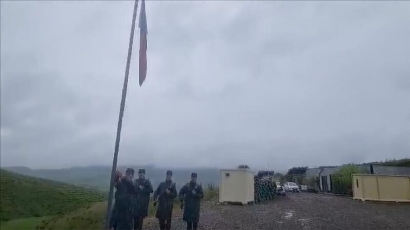 Ermenistan’ın iade ettiği 4 köye Azerbaycan bayrakları çekildi