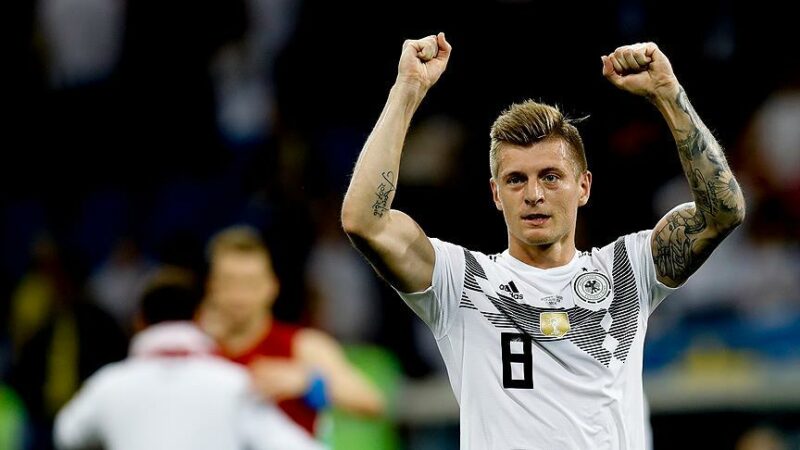 Real Madrid'de forma giyen Alman futbolcu Toni Kroos, Avrupa Futbol