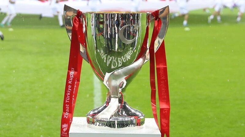 Atatürk Olimpiyat Stadı'nda saat 20.45'te başlayacak finalde Beşiktaş ile Trabzonspor
