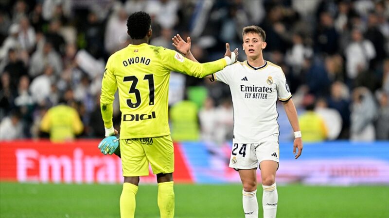 İspanya 1. Futbol Ligi (La Liga) ekiplerinden Real Madrid'de forma
