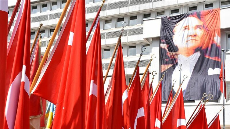 Ünlü isimler, 19 Mayıs Atatürk'ü Anma Gençlik ve Spor Bayramı'nı