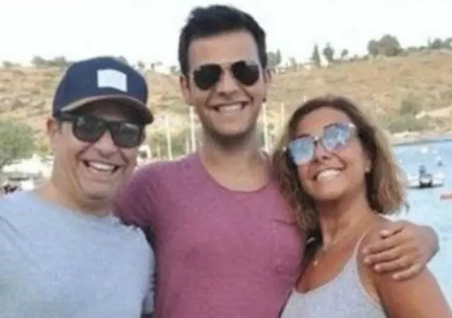 Oğlu cinsiyet değiştirmeye karar vermişti! Yeni pozlarını paylaştı Ünlü oyuncu Çiçek Dilligil ve müzisyen Bora Öztoprak'ın oğlu Ardahan