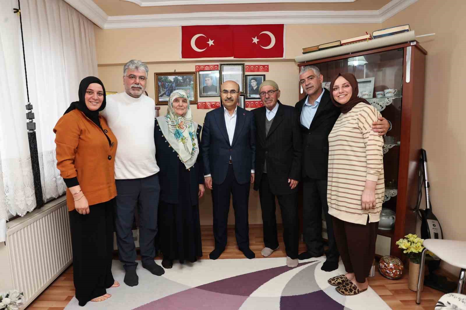 Bursa Valisi Demirtaş’tan şehit annelerine ziyaret