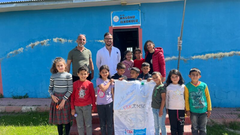 ÇEK(İ)MECE Projesi Ağrı Tutak’ta umut ve mutluluk dağıttı Çağdaş Eğitim Kooperatifi’nin sosyal sorumluluk projelerinden ÇEK(İ)MECE, bu kez Ağrı’nın