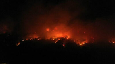Çanakkale’deki orman yangını sürüyor! Boğaz’da gemi trafiği tek yönlü durduruldu