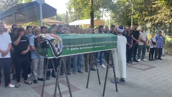 Bursa’da evinde ölü bulunmuştu! Son yolculuğuna uğurlandı
