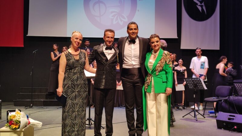 Nilüfer Konservatuvar Derneği şarkılarını bu kez kadınlar için söyledi İlk konserini diyabetli çocuklar yararına veren Nilüfer Konservatuvar Derneği bu