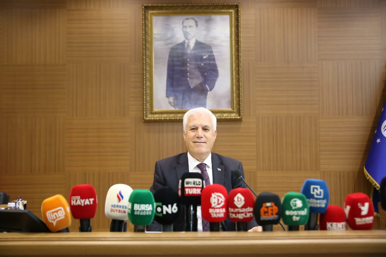 Bozbey’den Bursaspor taraftarına ‘tahta’ müjdesi Bozbey’den Bursaspor taraftarına ‘tahta’ müjdesi