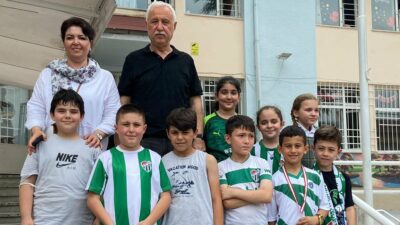 Bursa Reşitpaşa İlkokulu öğrencileri harçlıklarıyla Bursaspor’a destek oldu
