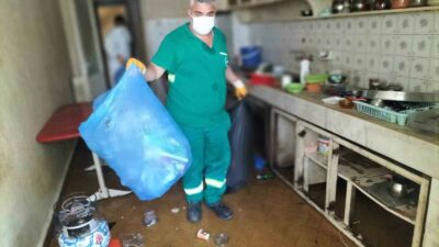 Bursa’da bir evden 3 kamyon çöp çıktı