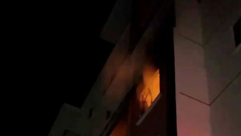 Eşiyle tartışıp evi ateşe verdi Eşiyle tartışıp evi ateşe verdi