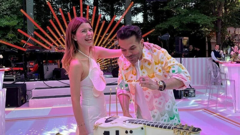 Kenan Doğulu’dan 50. yaş günü partisi: Hepimize gönderilmiş bir hediyesin Ünlü şarkıcı Kenan Doğulu, 31 Mart'ta 50. yaşına bastı. Evinin