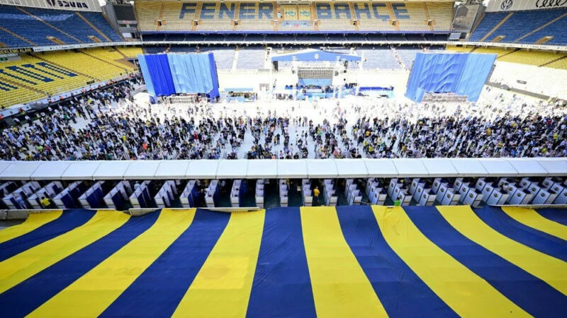 Fenerbahçe’de tarihi başkanlık seçimi! Rekor oy kullanıldı Fenerbahçe'de kongre heyecanı yaşanıyor. Ali Koç ile Aziz Yıldırım'ın yarıştığı