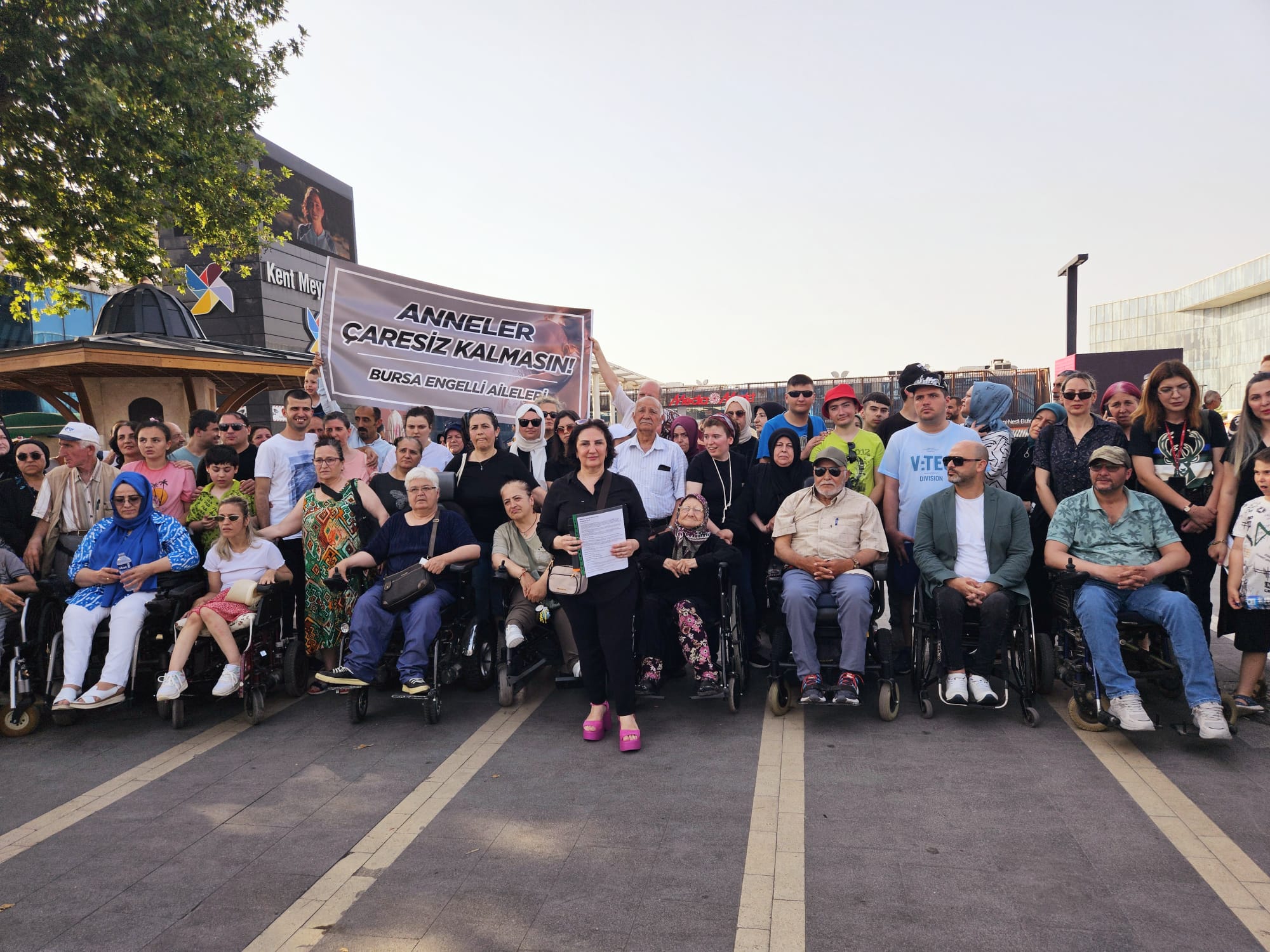 Bursa’da engelli annelerinin çığlığı