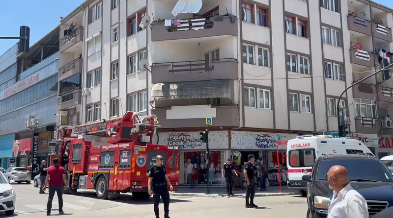 Bursa’da dehşet anları! Kardeşini bıçaklayıp… Bursa’da dehşet anları! Kardeşini bıçaklayıp…