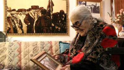 Atatürk’ün tavsiyesiyle öğretmen olmuştu: Tarihi karedeki Sabiha Özar hayatını kaybetti