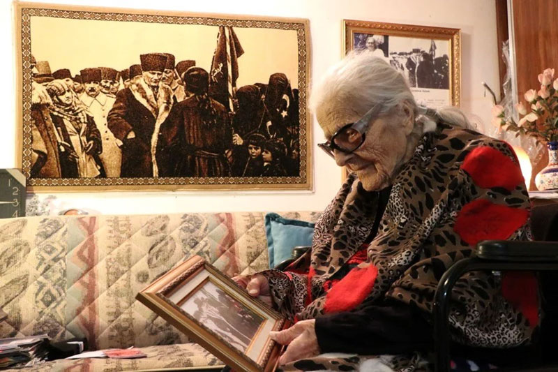 Atatürk’ün tavsiyesiyle öğretmen olmuştu: Tarihi karedeki Sabiha Özar hayatını kaybetti