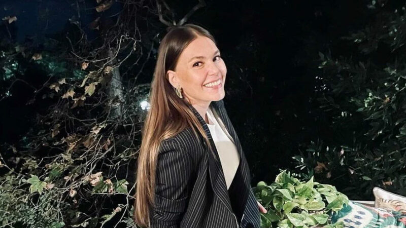 Aslı Enver imaj değiştirdi Bir süredir ekranlardan uzak olan ve şimdilerde kızı Elay ile