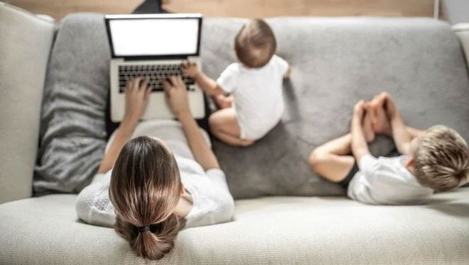 Çalışan annelere teşvik paketi! Doğum izninin bir yıl olması gündemde