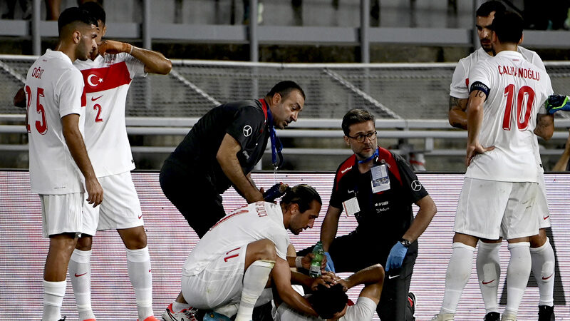 TFF’den Ozan Kabak açıklaması İtalya ile oynanan özel maçta sakatlanan Ozan Kabak, sağ diz