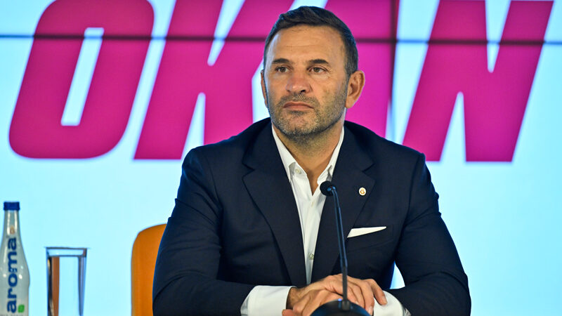 Galatasaray ile sözleşmesini yenileyen teknik direktör Okan Buruk, sarı kırmızılı