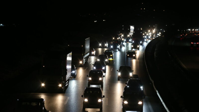 Kurban Bayramı tatili dolayısıyla İstanbul-İzmir Otoyolu'ndaki trafik yoğunluğu akşam saatlerinde