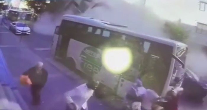 3 katlı binanın çökme anı kamerada