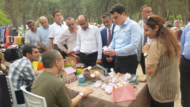 Bursa’nın bu ilçesinde şenlik gibi sergi Orhaneli Halk Eğitim Merkezi’nin yıl sonu sergisi coşkuya sahne oldu.