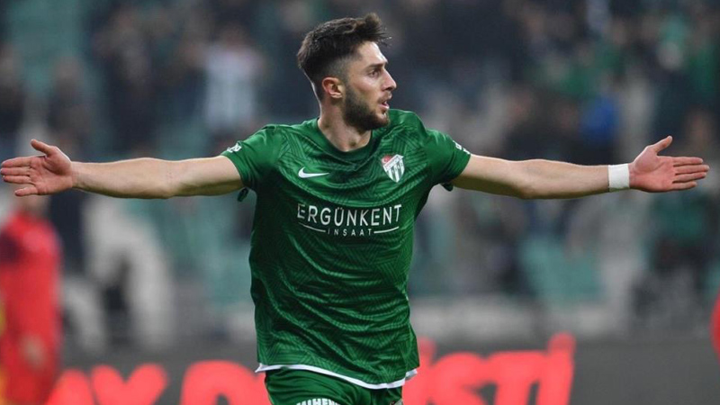 Bursaspor’a bir destek de milli futbolcudan! Bursaspor’a bir destek de milli futbolcudan!