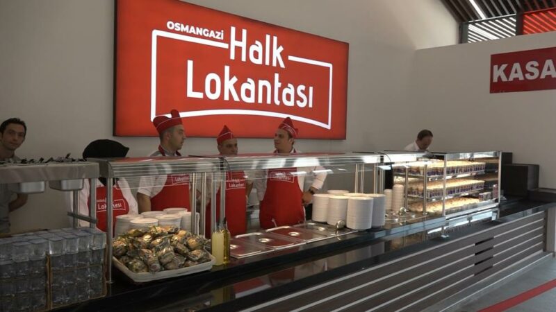 Bursa’nın ilk halk lokantası açıldı Osmangazi Belediyesi, dar gelirli vatandaşların, esnaf ve öğrencilerin düşük ücretlerle