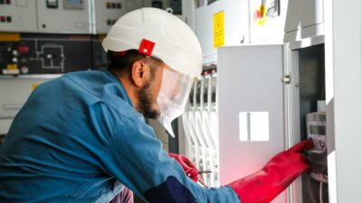 UEDAŞ ekiplerinin sıcak hava mesaisi