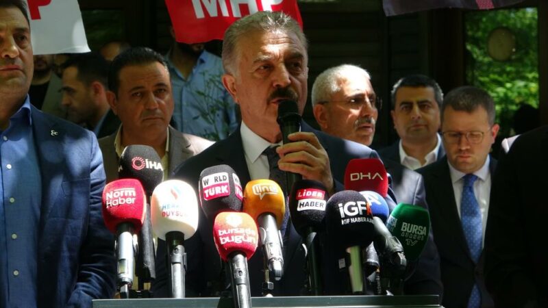 MHP Bursa Milletvekili Büyükataman: ‘Hakkari Belediyesi terörün pençesinden kurtarılmıştır’ MHP Bursa İl Başkanlığı Reşat Oyal Kültür Parkı’nda gerçekleşen bayramlaşma
