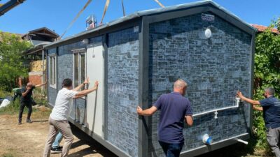 Bursa’da evi yanan vatandaşın yaraları sarılıyor