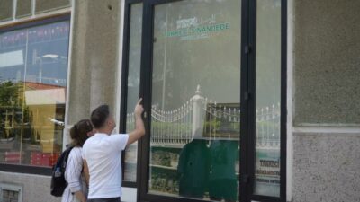 Bursa’da görenler şaşırıyor! Dükkanın içerisinde…