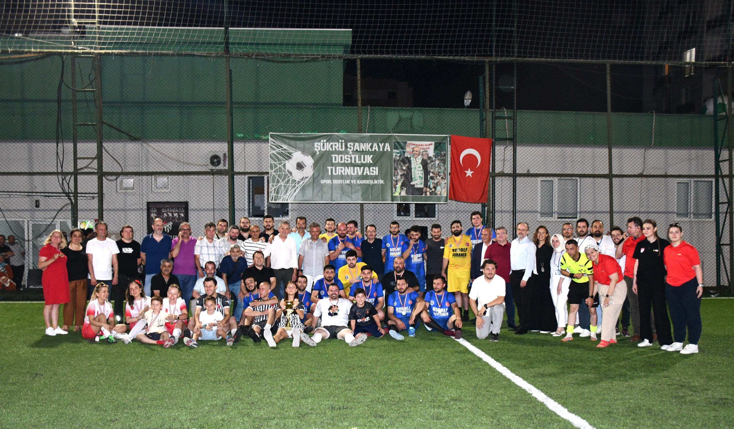 Yeşim’de şampiyon Düz Boya