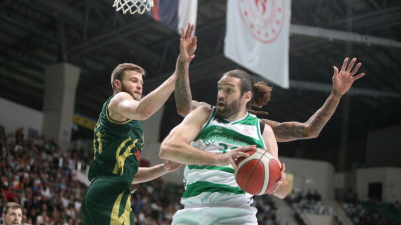 Yeşil beyazlı armayı dövme yaptıran Alex Gavrilovic, Bursa’nın kendisi için