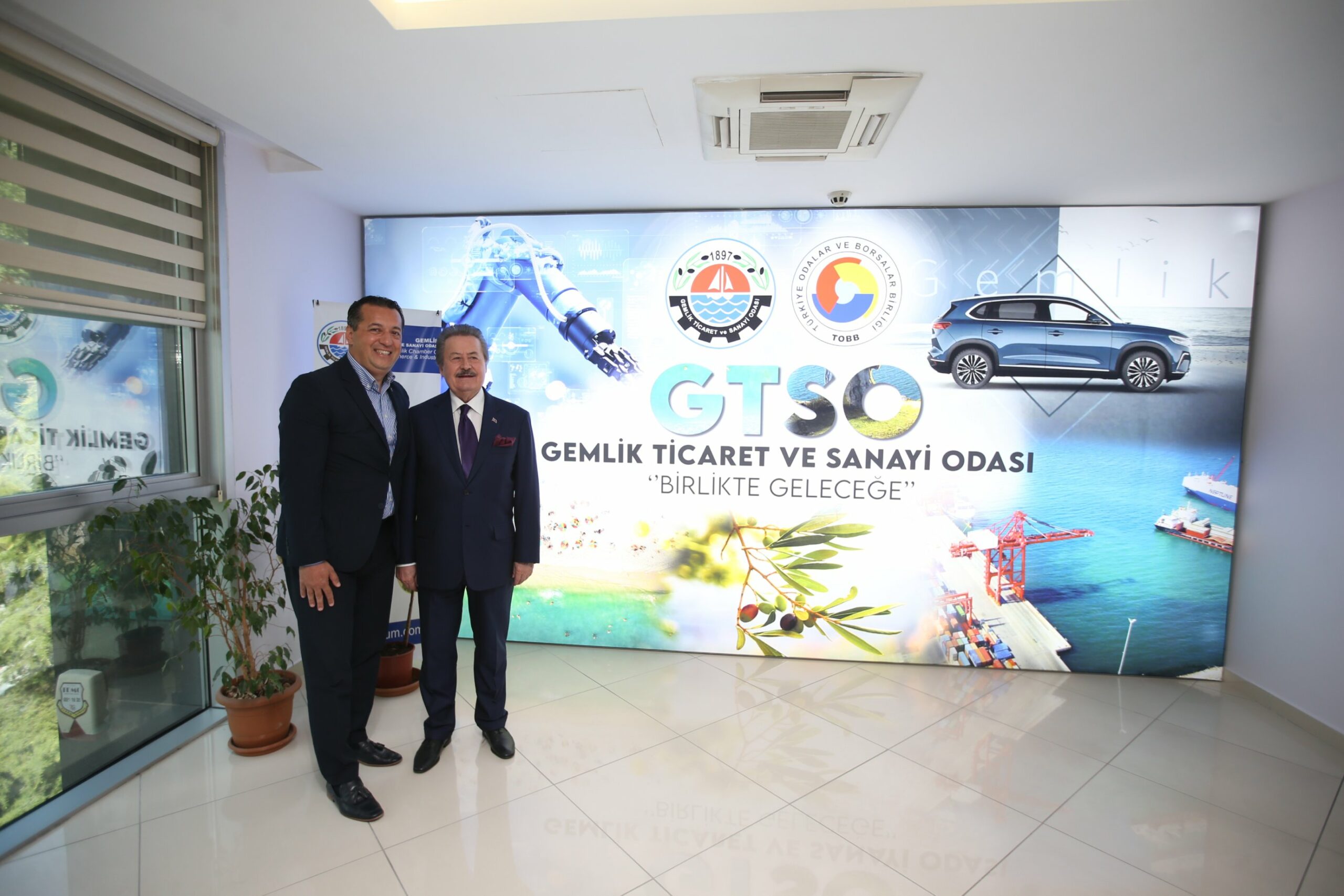 Gemlik’te Cavit Çağlar rüzgarı; ‘Ülkemizi zor ve sıkıntılı bir süreçten çıkardınız’