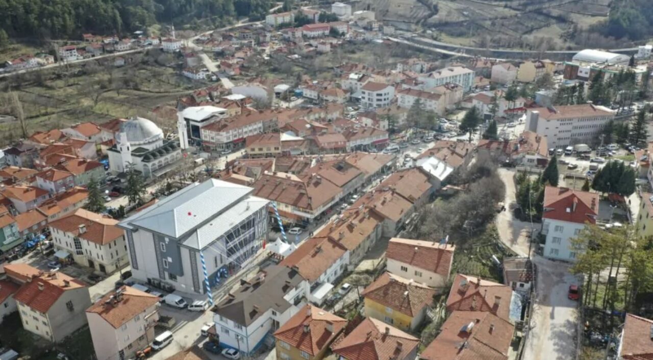 Bursa’nın kırsal mahallelerinde yaşayanlar dertli! ‘Sene 2024 oldu ama hala sorun yaşıyoruz’ Bursa’nın kırsal mahallelerinde yaşayanlar dertli! ‘Sene 2024 oldu ama hala sorun yaşıyoruz’