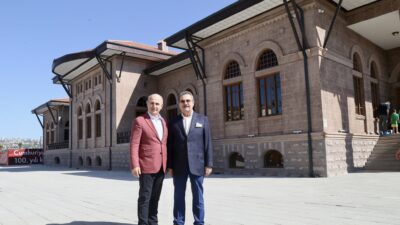 Atatürk Devrimleri Müzesi’nde dost buluşması; Başkan Akgün, Devlet eski Bakanı Cavit Çağlar’ı ağırladı