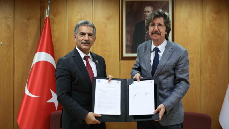 Bursa Uludağ Üniversitesi ile Gemlik Belediyesi arasında önemli protokol Gemlik Belediye Başkanı Şükrü Deviren: "Gemlik Belediyesi olarak Bursa Uludağ