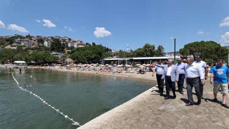 Bursa Valisi Mahmut Demirtaş, Gemlik sahillerinde incelemelerde bulundu. Sahildeki vatandaşlarla