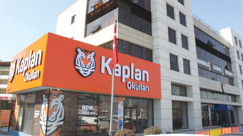 ‘Kaplanlılık kimliği öğrencilerimize güven veriyor’ “Mutlu çocuk öğrenir” mottosuyla uzun süredir eğitim-öğretim hizmetlerini sürdüren Kaplan