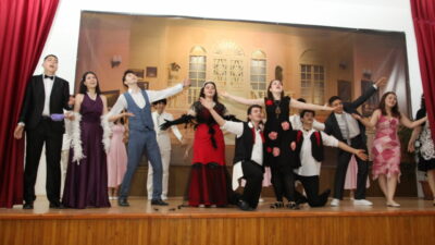 Bursa’da liselilerden parmak ısırtan performans