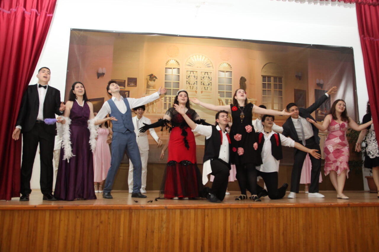 Bursa’da liselilerden parmak ısırtan performans