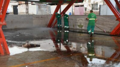 Bursa’da kurban kesim yerlerinde gün boyu temizlik