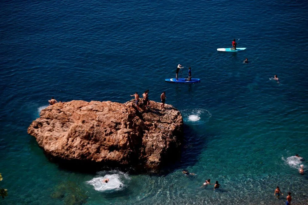 Antalyalılar sahillere akın etti