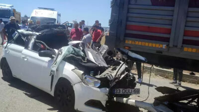 Korkunç kaza! Boru yüklü TIR’a arkadan çarpan sürücüsü öldü
