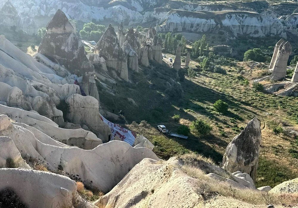 Faciadan dönüldü: Sıcak hava balonu kayalıklara iniş yaptı Faciadan dönüldü: Sıcak hava balonu kayalıklara iniş yaptı